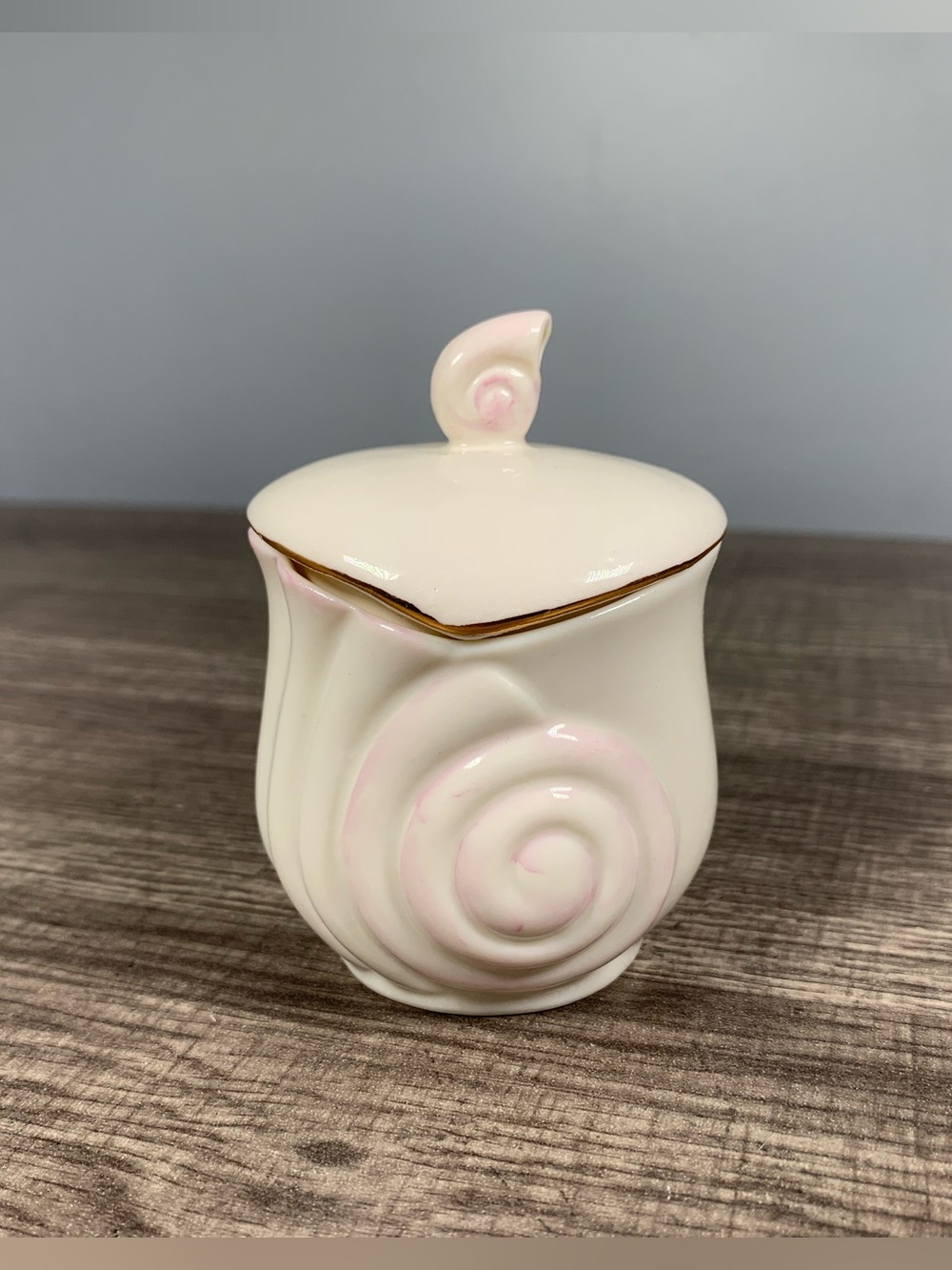 Vintage 2001 Belleek In Retrospect Nautilus Shell Trinket Dish